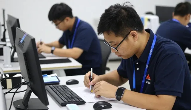 人才壹佰服务技术培训等客户，提供技术支持支持